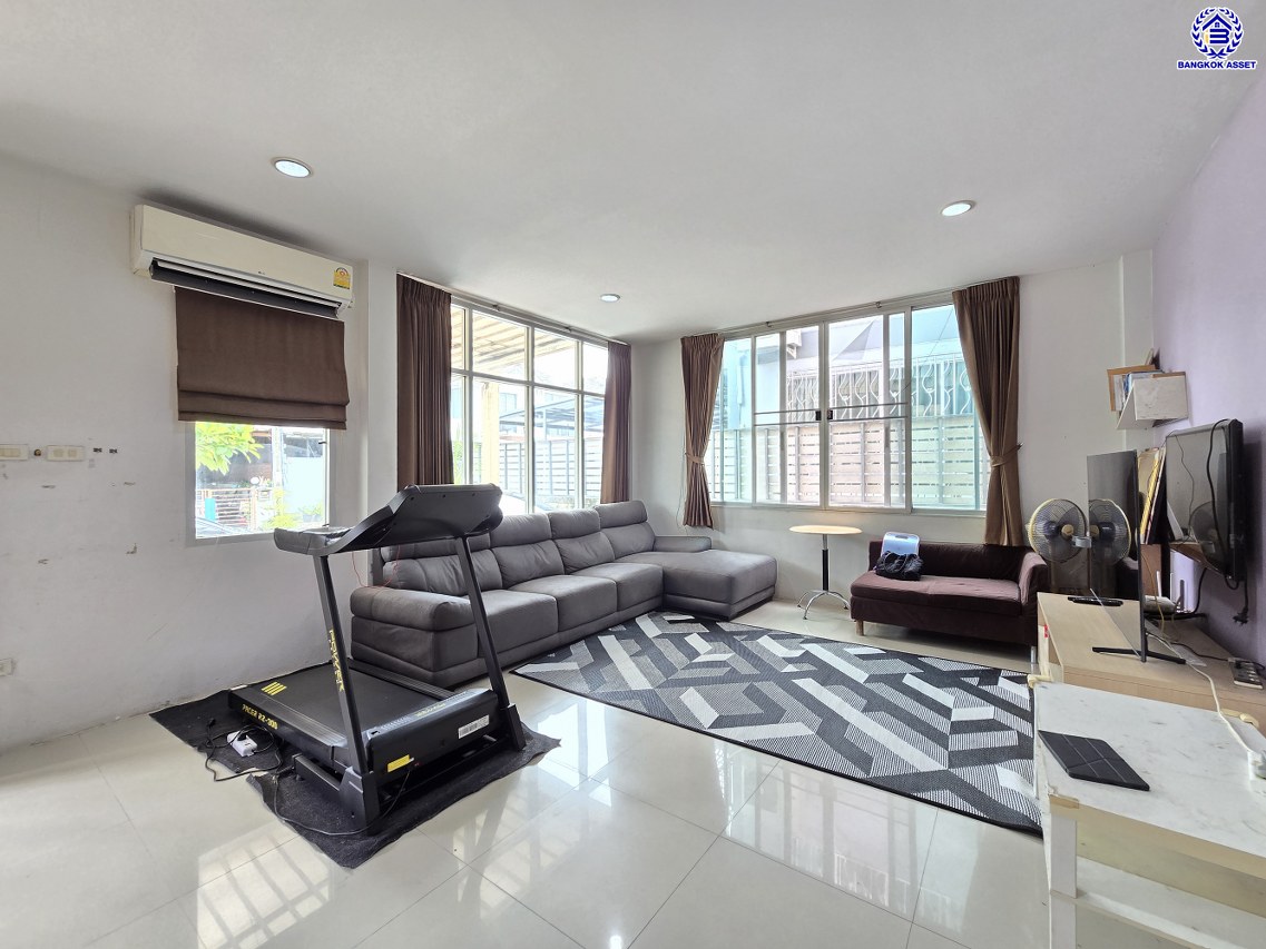 บ้านเดี่ยวมือสองกรุงเทพฯ โครงการ ชนันธร กรีนวิลล์ บางบอน3 เนื้อที่ 50.10 ตร.ว. พื้นที่ใช้สอย 160 ตร.ม. ฟังก์ชัน 3 ห้องนอน 3 ห้องน้ำ จอดรถได้ 2 คัน พร้อมแแถมฟรี เครื่องปรับอากาศ และ เครื่องทำน้ำอุ่น บนทำเลศักยภาพ เชื่อมต่อหลายเส้นทาง ใกล้จุดขึ้นทางด่วน "พระราม2" และรถไฟฟ้าสายสีน้ำเงิน "สถานีหลักสอง"