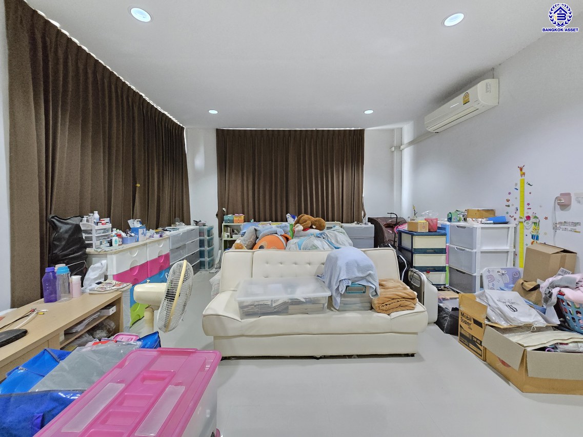 บ้านเดี่ยวมือสองกรุงเทพฯ โครงการ ชนันธร กรีนวิลล์ บางบอน3 เนื้อที่ 50.10 ตร.ว. พื้นที่ใช้สอย 160 ตร.ม. ฟังก์ชัน 3 ห้องนอน 3 ห้องน้ำ จอดรถได้ 2 คัน พร้อมแแถมฟรี เครื่องปรับอากาศ และ เครื่องทำน้ำอุ่น บนทำเลศักยภาพ เชื่อมต่อหลายเส้นทาง ใกล้จุดขึ้นทางด่วน "พระราม2" และรถไฟฟ้าสายสีน้ำเงิน "สถานีหลักสอง"