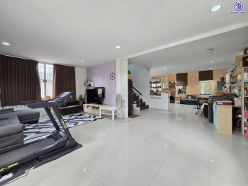 บ้านเดี่ยวมือสองกรุงเทพฯ โครงการ ชนันธร กรีนวิลล์ บางบอน3 เนื้อที่ 50.10 ตร.ว. พื้นที่ใช้สอย 160 ตร.ม. ฟังก์ชัน 3 ห้องนอน 3 ห้องน้ำ จอดรถได้ 2 คัน พร้อมแแถมฟรี เครื่องปรับอากาศ และ เครื่องทำน้ำอุ่น บนทำเลศักยภาพ เชื่อมต่อหลายเส้นทาง ใกล้จุดขึ้นทางด่วน "พระราม2" และรถไฟฟ้าสายสีน้ำเงิน "สถานีหลักสอง"