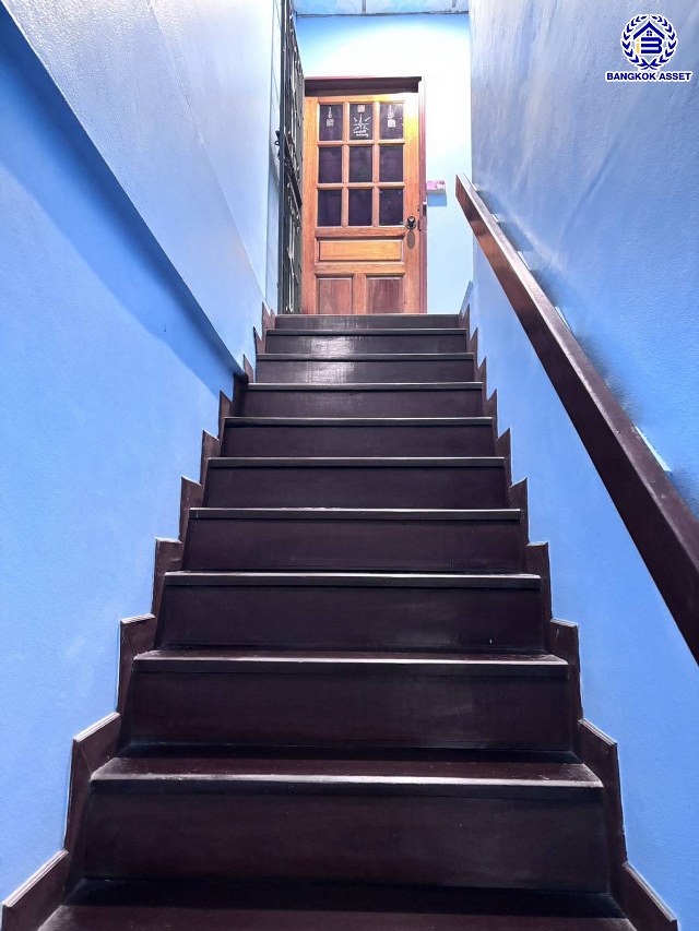 ทาวน์เฮ้าส์มือสองนนทบุรี โครงการ ราชพฤกษ์วิลล่า รัตนาธิเบศร์ เนื้อที่ 	16 ตร.ว. พื้นที่ใช้สอย 100 ตร.ม. ฟังก์ชัน 2 ห้องนอน 2 ห้องน้ำ 1 ที่จอดรถ บนทำเลเดินทางสะดวก เชื่อมต่อถนนรัตนาธิเบศร์, ถนนราชพฤกษ์, ถนนกาญจนาภิเษก ใกล้รถไฟฟ้าสายสีม่วง "สถานีบางพลู" และจุดขึ้นทางด่วน "ศรีรัช"