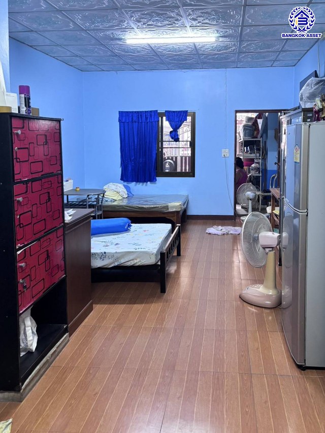 ทาวน์เฮ้าส์มือสองนนทบุรี โครงการ ราชพฤกษ์วิลล่า รัตนาธิเบศร์ เนื้อที่ 	16 ตร.ว. พื้นที่ใช้สอย 100 ตร.ม. ฟังก์ชัน 2 ห้องนอน 2 ห้องน้ำ 1 ที่จอดรถ บนทำเลเดินทางสะดวก เชื่อมต่อถนนรัตนาธิเบศร์, ถนนราชพฤกษ์, ถนนกาญจนาภิเษก ใกล้รถไฟฟ้าสายสีม่วง "สถานีบางพลู" และจุดขึ้นทางด่วน "ศรีรัช"