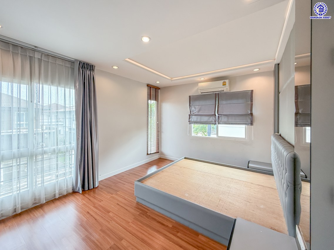 บ้านเดี่ยวมือสองนนทบุรี โครงการ ชัยพฤกษ์ ปิ่นเกล้า-กาญจนาฯ เนื้อที่ 50.50 ตร.ว. พื้นที่ใช้สอย 150 ตร.ม. ฟังก์ชัน 3 ห้องนอน 2 ห้องน้ำ 2 ที่จอดรถ พร้อมอยู่ สภาพแวดล้อมดี เดินทางสะดวก เชื่อมต่อถนนกาญจนาภิเษก, ถนนนครอินทร์, ถนนราชพฤกษ์ ใกล้รถไฟฟ้าสายสีม่วง "สถานีตลาดบางใหญ่" และจุดขึ้นทางด่วน "ศรีรัช"