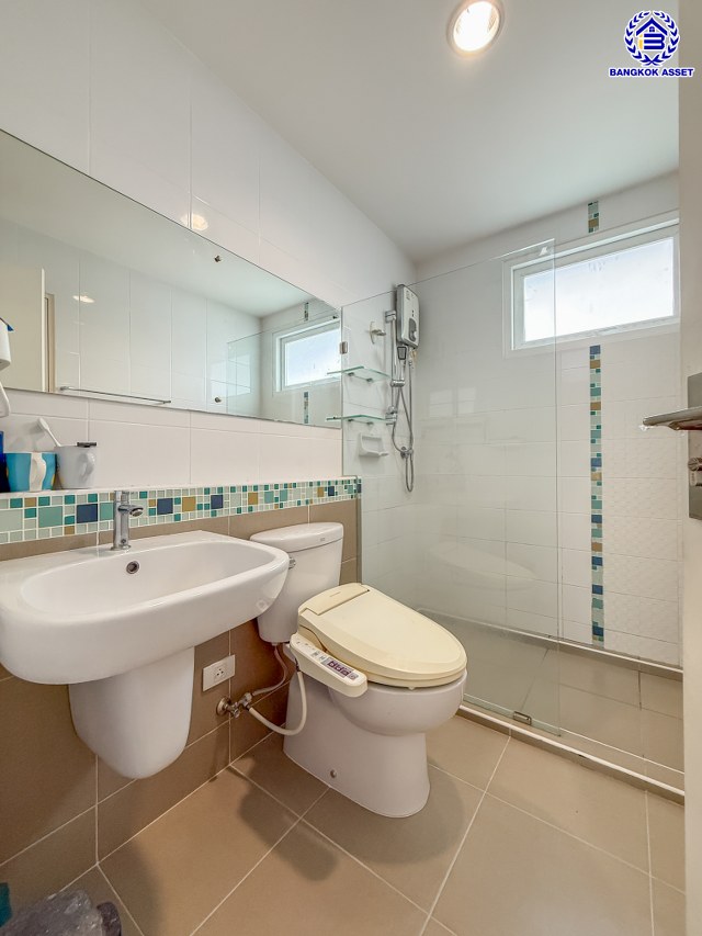 บ้านเดี่ยวมือสองนนทบุรี โครงการ ชัยพฤกษ์ ปิ่นเกล้า-กาญจนาฯ เนื้อที่ 50.50 ตร.ว. พื้นที่ใช้สอย 150 ตร.ม. ฟังก์ชัน 3 ห้องนอน 2 ห้องน้ำ 2 ที่จอดรถ พร้อมอยู่ สภาพแวดล้อมดี เดินทางสะดวก เชื่อมต่อถนนกาญจนาภิเษก, ถนนนครอินทร์, ถนนราชพฤกษ์ ใกล้รถไฟฟ้าสายสีม่วง "สถานีตลาดบางใหญ่" และจุดขึ้นทางด่วน "ศรีรัช"