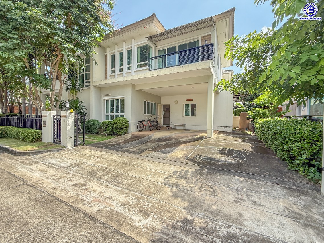 บ้านเดี่ยวมือสองนนทบุรี โครงการ บางกอกบูเลอวาร์ด ปิ่นเกล้า-สาทร หลังมุม จาก SC ASSET เนื้อที่ 77.40 ตร.ว. บนพื้นที่ใช้สอย 275 ตร.ม. ฟังก์ชัน 4 ห้องนอน 4 ห้องน้ำ จอดรถได้ 2 คัน บนทำเลใจกลางราชพฤกษ์ ใกล้ห้างเซ็นทรัล เวสวิลล์, ทางพิเศษประจิมรัถยา พร้อมเชื่อมสู่สาทร-ปิ่นเกล้า ได้อย่างรวดเร็ว