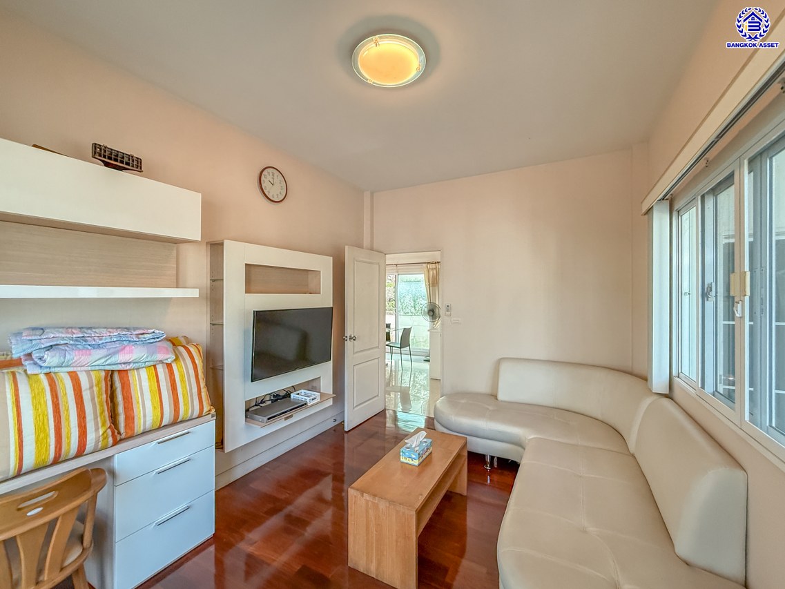 บ้านเดี่ยวมือสองนนทบุรี โครงการ บางกอกบูเลอวาร์ด ปิ่นเกล้า-สาทร หลังมุม จาก SC ASSET เนื้อที่ 77.40 ตร.ว. บนพื้นที่ใช้สอย 275 ตร.ม. ฟังก์ชัน 4 ห้องนอน 4 ห้องน้ำ จอดรถได้ 2 คัน บนทำเลใจกลางราชพฤกษ์ ใกล้ห้างเซ็นทรัล เวสวิลล์, ทางพิเศษประจิมรัถยา พร้อมเชื่อมสู่สาทร-ปิ่นเกล้า ได้อย่างรวดเร็ว