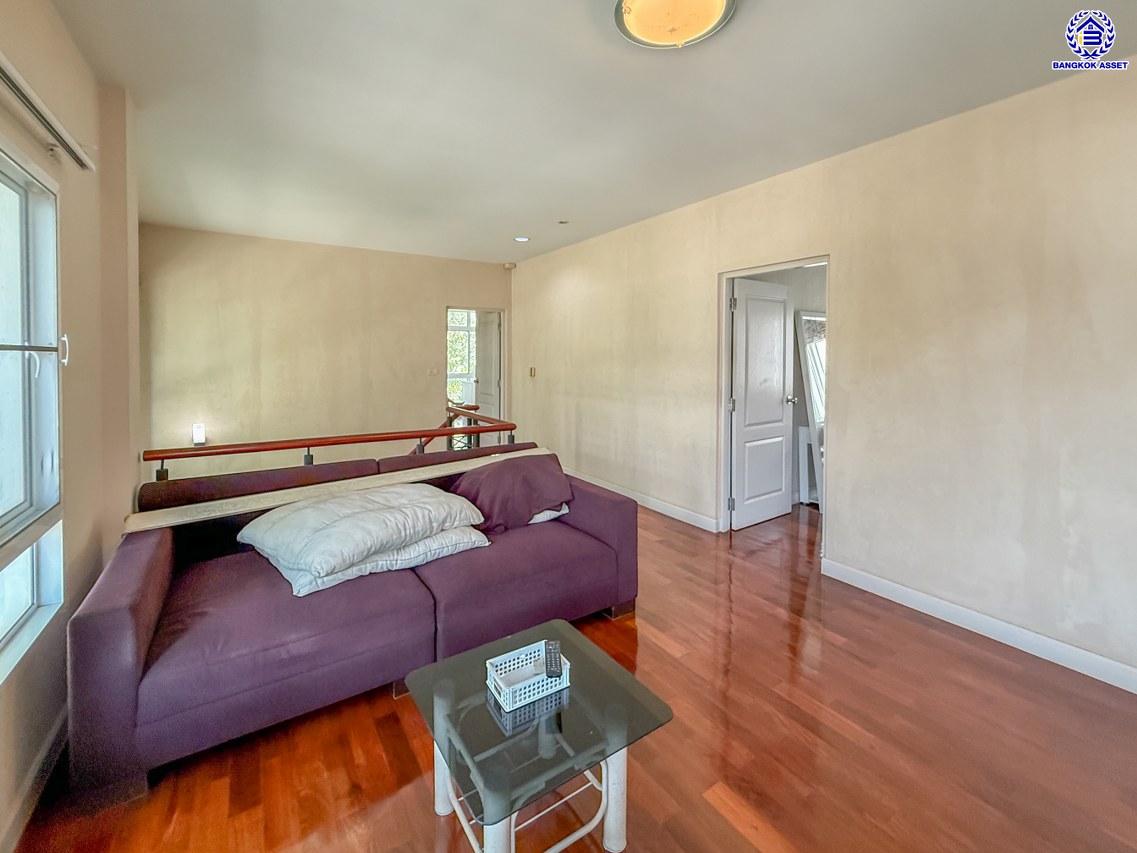 บ้านเดี่ยวมือสองนนทบุรี โครงการ บางกอกบูเลอวาร์ด ปิ่นเกล้า-สาทร หลังมุม จาก SC ASSET เนื้อที่ 77.40 ตร.ว. บนพื้นที่ใช้สอย 275 ตร.ม. ฟังก์ชัน 4 ห้องนอน 4 ห้องน้ำ จอดรถได้ 2 คัน บนทำเลใจกลางราชพฤกษ์ ใกล้ห้างเซ็นทรัล เวสวิลล์, ทางพิเศษประจิมรัถยา พร้อมเชื่อมสู่สาทร-ปิ่นเกล้า ได้อย่างรวดเร็ว