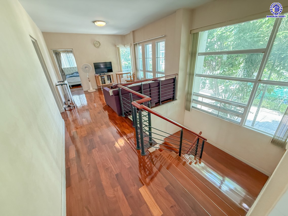 บ้านเดี่ยวมือสองนนทบุรี โครงการ บางกอกบูเลอวาร์ด ปิ่นเกล้า-สาทร หลังมุม จาก SC ASSET เนื้อที่ 77.40 ตร.ว. บนพื้นที่ใช้สอย 275 ตร.ม. ฟังก์ชัน 4 ห้องนอน 4 ห้องน้ำ จอดรถได้ 2 คัน บนทำเลใจกลางราชพฤกษ์ ใกล้ห้างเซ็นทรัล เวสวิลล์, ทางพิเศษประจิมรัถยา พร้อมเชื่อมสู่สาทร-ปิ่นเกล้า ได้อย่างรวดเร็ว