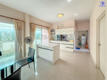 บ้านเดี่ยวมือสองนนทบุรี โครงการ บางกอกบูเลอวาร์ด ปิ่นเกล้า-สาทร หลังมุม จาก SC ASSET เนื้อที่ 77.40 ตร.ว. บนพื้นที่ใช้สอย 275 ตร.ม. ฟังก์ชัน 4 ห้องนอน 4 ห้องน้ำ จอดรถได้ 2 คัน บนทำเลใจกลางราชพฤกษ์ ใกล้ห้างเซ็นทรัล เวสวิลล์, ทางพิเศษประจิมรัถยา พร้อมเชื่อมสู่สาทร-ปิ่นเกล้า ได้อย่างรวดเร็ว