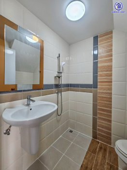 ทาวน์เฮ้าส์มือสอง โครงการ โกลเด้นทาวน์ วงศ์สว่าง-รัชดา บนเนื้อที่ 21.70 ตร.ว. พื้นที่ใช้สอย 150 ตร.ม. ฟังก์ชัน 4 ห้องนอน 3 ห้องน้ำ 2 ที่จอดรถ แถมฟรีเครื่องทำน้ำอุ่น และ เครื่องปรับอากาศ พร้อมเข้าอยู่ได้ทันที การเดินทางสะดวกสบาย ใช้เวลาเพียง 7 นาทีก็ถึงรถไฟฟ้าสายสีม่วง "สถานีแยกติวานนท์" และใกล้ทางด่วน "พระราม7"