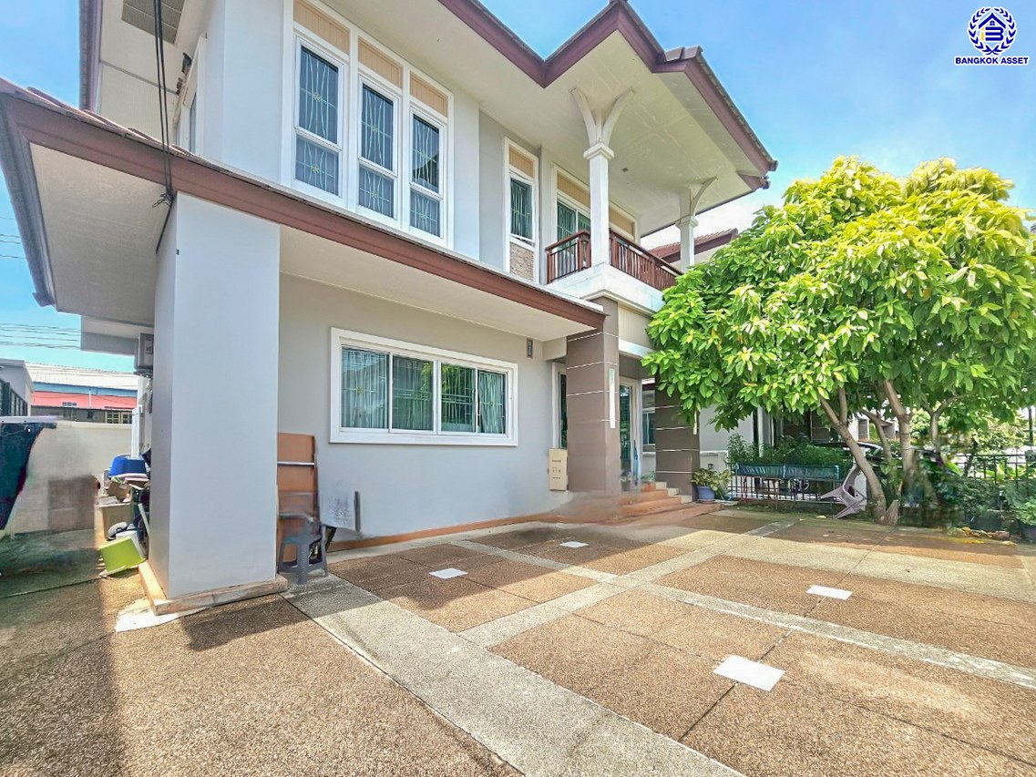 บ้านเดี่ยวมือสองนนทบุรี โครงการ ลัดดาวิลล์ ไพรเวท กาญจนาภิเษก เนื้อที่ 60.80 ตร.ว. พื้นที่ใช้สอย 220 ตร.ม. ฟังก์ชัน 4 ห้องนอน 3 ห้องน้ำ 2 ที่จอดรถ แถมฟรี! เครื่องปรับอากาศ, เครื่องทำน้ำอุ่น พร้อมเข้าอยู่ บนทำเลแห่งการเดินทาง เชื่อมต่อถนนบ้านกล้วย-ไทรน้อย, ถนนกาญจณาภิเษก ใกล้รถไฟฟ้าสายสีม่วง "สถานีคลองบางไผ่" และ ใกล้จุดขึ้นมอเตอร์เวย์ "M81 บางใหญ่-กาญจนบุรี"