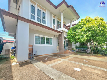 บ้านเดี่ยวมือสองนนทบุรี โครงการ ลัดดาวิลล์ ไพรเวท กาญจนาภิเษก เนื้อที่ 60.80 ตร.ว. พื้นที่ใช้สอย 220 ตร.ม. ฟังก์ชัน 4 ห้องนอน 3 ห้องน้ำ 2 ที่จอดรถ แถมฟรี! เครื่องปรับอากาศ, เครื่องทำน้ำอุ่น พร้อมเข้าอยู่ บนทำเลแห่งการเดินทาง เชื่อมต่อถนนบ้านกล้วย-ไทรน้อย, ถนนกาญจณาภิเษก ใกล้รถไฟฟ้าสายสีม่วง "สถานีคลองบางไผ่" และ ใกล้จุดขึ้นมอเตอร์เวย์ "M81 บางใหญ่-กาญจนบุรี"