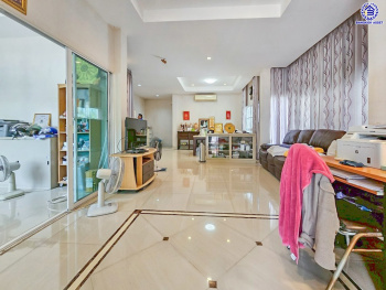 บ้านเดี่ยวมือสองนนทบุรี โครงการ ลัดดาวิลล์ ไพรเวท กาญจนาภิเษก เนื้อที่ 60.80 ตร.ว. พื้นที่ใช้สอย 220 ตร.ม. ฟังก์ชัน 4 ห้องนอน 3 ห้องน้ำ 2 ที่จอดรถ แถมฟรี! เครื่องปรับอากาศ, เครื่องทำน้ำอุ่น พร้อมเข้าอยู่ บนทำเลแห่งการเดินทาง เชื่อมต่อถนนบ้านกล้วย-ไทรน้อย, ถนนกาญจณาภิเษก ใกล้รถไฟฟ้าสายสีม่วง "สถานีคลองบางไผ่" และ ใกล้จุดขึ้นมอเตอร์เวย์ "M81 บางใหญ่-กาญจนบุรี"