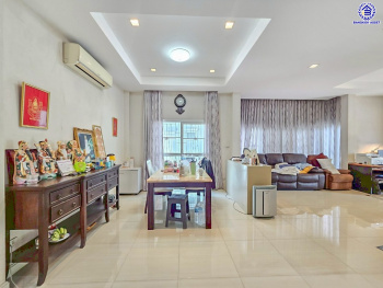 บ้านเดี่ยวมือสองนนทบุรี โครงการ ลัดดาวิลล์ ไพรเวท กาญจนาภิเษก เนื้อที่ 60.80 ตร.ว. พื้นที่ใช้สอย 220 ตร.ม. ฟังก์ชัน 4 ห้องนอน 3 ห้องน้ำ 2 ที่จอดรถ แถมฟรี! เครื่องปรับอากาศ, เครื่องทำน้ำอุ่น พร้อมเข้าอยู่ บนทำเลแห่งการเดินทาง เชื่อมต่อถนนบ้านกล้วย-ไทรน้อย, ถนนกาญจณาภิเษก ใกล้รถไฟฟ้าสายสีม่วง "สถานีคลองบางไผ่" และ ใกล้จุดขึ้นมอเตอร์เวย์ "M81 บางใหญ่-กาญจนบุรี"