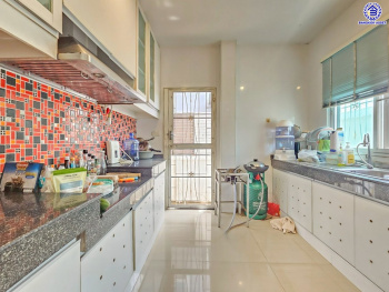 บ้านเดี่ยวมือสองนนทบุรี โครงการ ลัดดาวิลล์ ไพรเวท กาญจนาภิเษก เนื้อที่ 60.80 ตร.ว. พื้นที่ใช้สอย 220 ตร.ม. ฟังก์ชัน 4 ห้องนอน 3 ห้องน้ำ 2 ที่จอดรถ แถมฟรี! เครื่องปรับอากาศ, เครื่องทำน้ำอุ่น พร้อมเข้าอยู่ บนทำเลแห่งการเดินทาง เชื่อมต่อถนนบ้านกล้วย-ไทรน้อย, ถนนกาญจณาภิเษก ใกล้รถไฟฟ้าสายสีม่วง "สถานีคลองบางไผ่" และ ใกล้จุดขึ้นมอเตอร์เวย์ "M81 บางใหญ่-กาญจนบุรี"