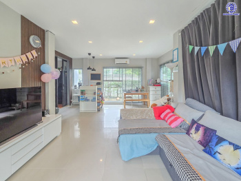 บ้านเดี่ยวมือสองนนทบุรี โครงการ ไลฟ์บางกอก บูเลอวาร์ด ราชพฤกษ์-รัตนาธิเบศร์ เนื้อที่ 81.40 ตร.ว. พื้นที่ใช้สอย 185 ตร.ม. ฟังก์ชัน 4 ห้องนอน 3 ห้องน้ำ 2 ที่จอดรถ แถมฟรี! เครื่องปรับอากาศ เครื่องทำน้ำอุ่น บนทำเลเดินทางสะดวก เชื่อมต่อถนนชัยพฤกษ์ ถนนราชพฤกษ์ ถนนรัตนาธิเบศร์ ใกล้รถไฟฟ้าสายสีม่วง "สถานีบางรักน้อยท่าอิฐ" และจุดขึ้นทางด่วน "ศรีรัช"