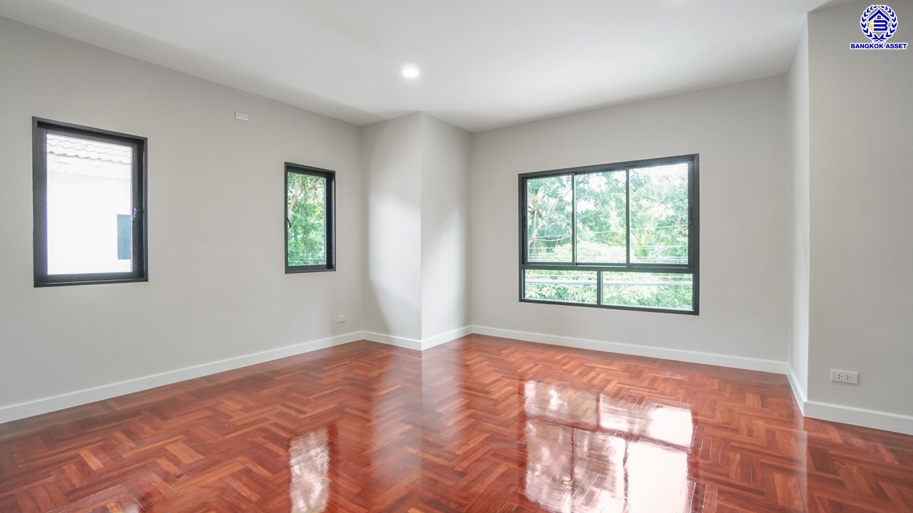 บ้านมือสองตกแต่งใหม่ โครงการ เพอร์เฟคเพลส รัตนาธิเบศร์-ไทรม้า บนเนื้อที่ 59.8 ตร.ว. พื้นที่ใช้สอย 187.67 ตร.ม. ฟังก์ชัน 3 ห้องนอน 3 ห้องน้ำ จอดรถได้ 2 คัน ใกล้ 2 เซ็นทรัล ทั้งเซ็นทรัลรัตนาธิเบศร์, เซ็นทรัลเวสต์เกต บนทำเลเชื่อมต่อได้หลายเส้นทาง ติดถนนรัตนาธิเบศร์ และ รถไฟฟ้าสายสีม่วง "สถานีบางรักน้อยท่าอิฐ"