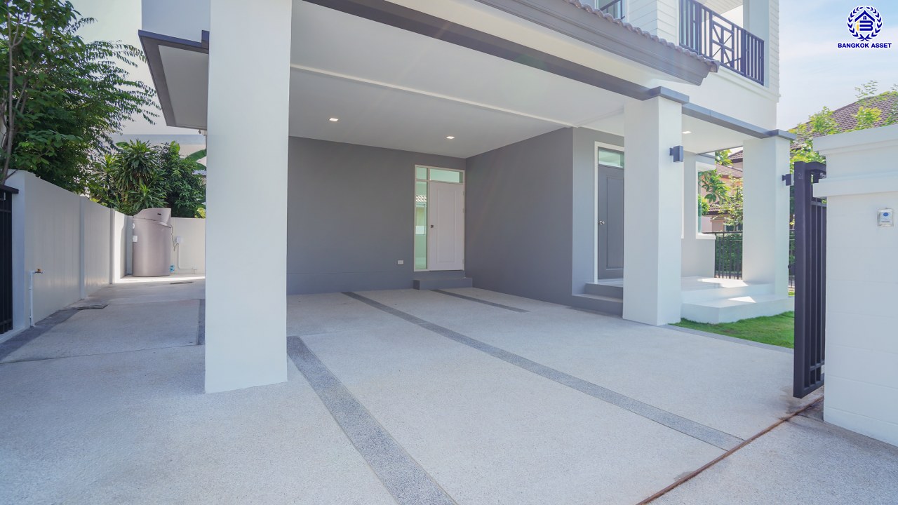 บ้านมือสองตกแต่งใหม่ โครงการ บางกอกบูเลอวาร์ด ราชพฤกษ์-พระราม5 เนื้อที่ 63.4 ตร.ว. พื้นที่ใช้สอย 229.46 ตร.ม. บนสังคมคุณภาพ SC Asset ฟังก์ชันพร้อม 3 ห้องนอน 3 ห้องน้ำ จอดรถได้ 2 คัน บนทำเลติดถนนราชพฤกษ์ ใกล้วงเวียนพระรามห้า รถไฟฟ้าสายสีม่วง "สถานีบางรักใหญ่" และทางด่วนศรีรัช