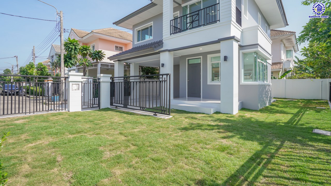 บ้านมือสองตกแต่งใหม่ โครงการ บางกอกบูเลอวาร์ด ราชพฤกษ์-พระราม5 เนื้อที่ 63.4 ตร.ว. พื้นที่ใช้สอย 229.46 ตร.ม. บนสังคมคุณภาพ SC Asset ฟังก์ชันพร้อม 3 ห้องนอน 3 ห้องน้ำ จอดรถได้ 2 คัน บนทำเลติดถนนราชพฤกษ์ ใกล้วงเวียนพระรามห้า รถไฟฟ้าสายสีม่วง "สถานีบางรักใหญ่" และทางด่วนศรีรัช