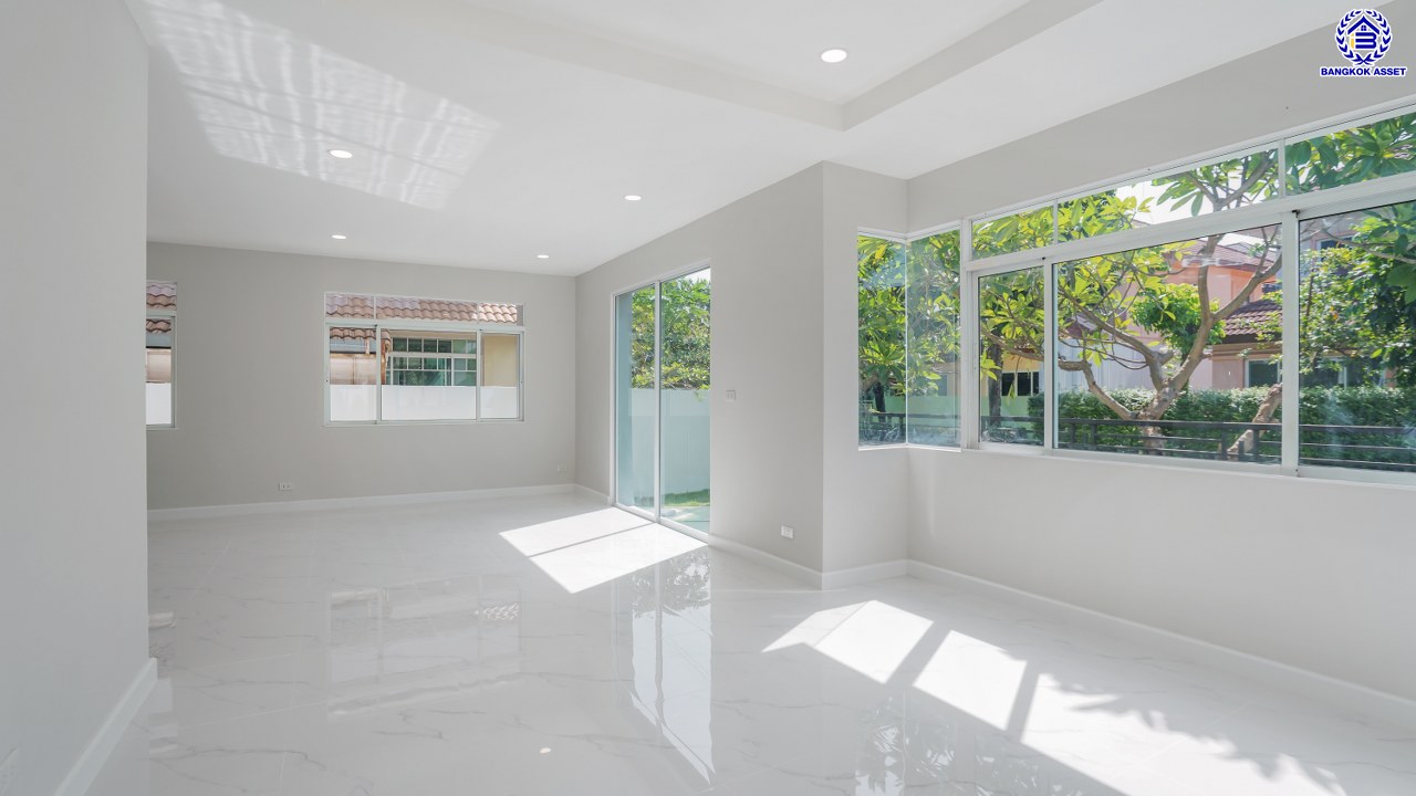 บ้านมือสองตกแต่งใหม่ โครงการ บางกอกบูเลอวาร์ด ราชพฤกษ์-พระราม5 เนื้อที่ 63.4 ตร.ว. พื้นที่ใช้สอย 229.46 ตร.ม. บนสังคมคุณภาพ SC Asset ฟังก์ชันพร้อม 3 ห้องนอน 3 ห้องน้ำ จอดรถได้ 2 คัน บนทำเลติดถนนราชพฤกษ์ ใกล้วงเวียนพระรามห้า รถไฟฟ้าสายสีม่วง "สถานีบางรักใหญ่" และทางด่วนศรีรัช