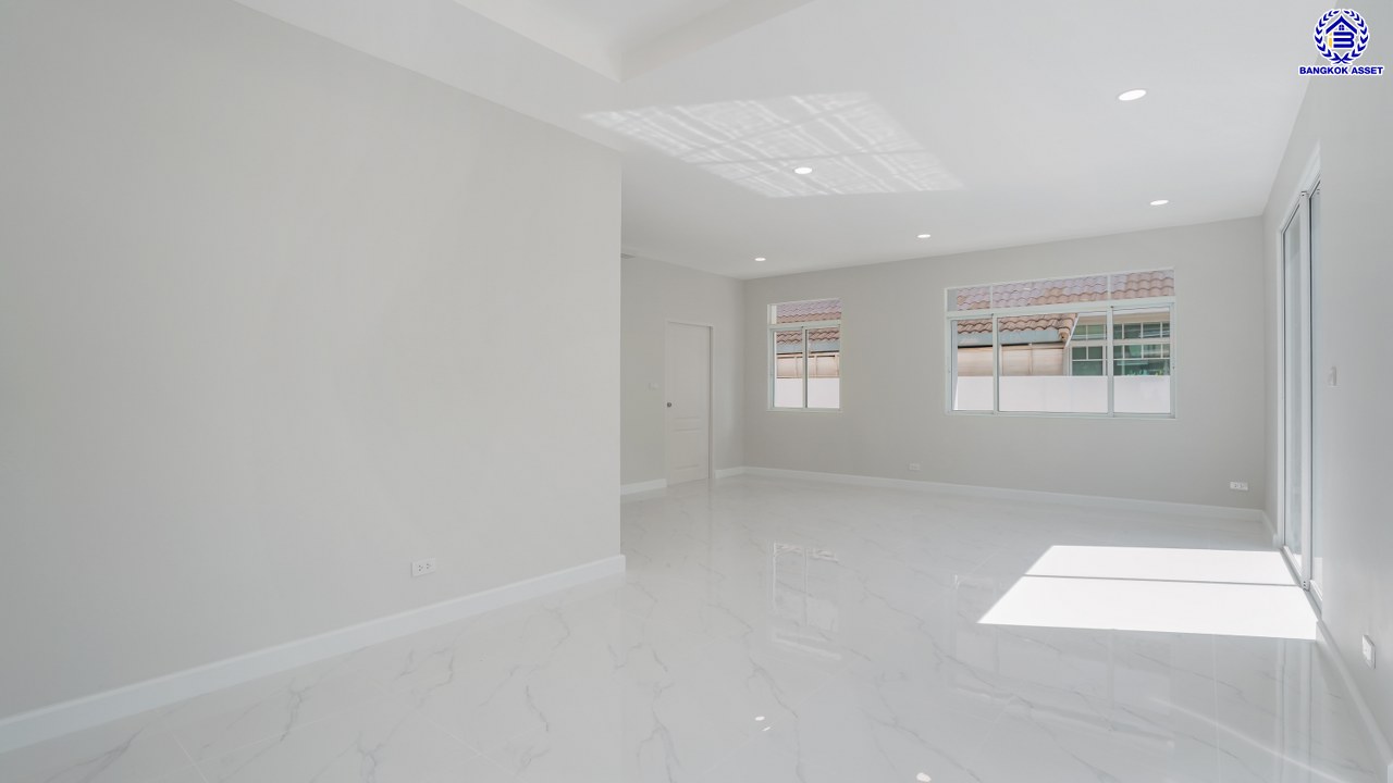 บ้านมือสองตกแต่งใหม่ โครงการ บางกอกบูเลอวาร์ด ราชพฤกษ์-พระราม5 เนื้อที่ 63.4 ตร.ว. พื้นที่ใช้สอย 229.46 ตร.ม. บนสังคมคุณภาพ SC Asset ฟังก์ชันพร้อม 3 ห้องนอน 3 ห้องน้ำ จอดรถได้ 2 คัน บนทำเลติดถนนราชพฤกษ์ ใกล้วงเวียนพระรามห้า รถไฟฟ้าสายสีม่วง "สถานีบางรักใหญ่" และทางด่วนศรีรัช