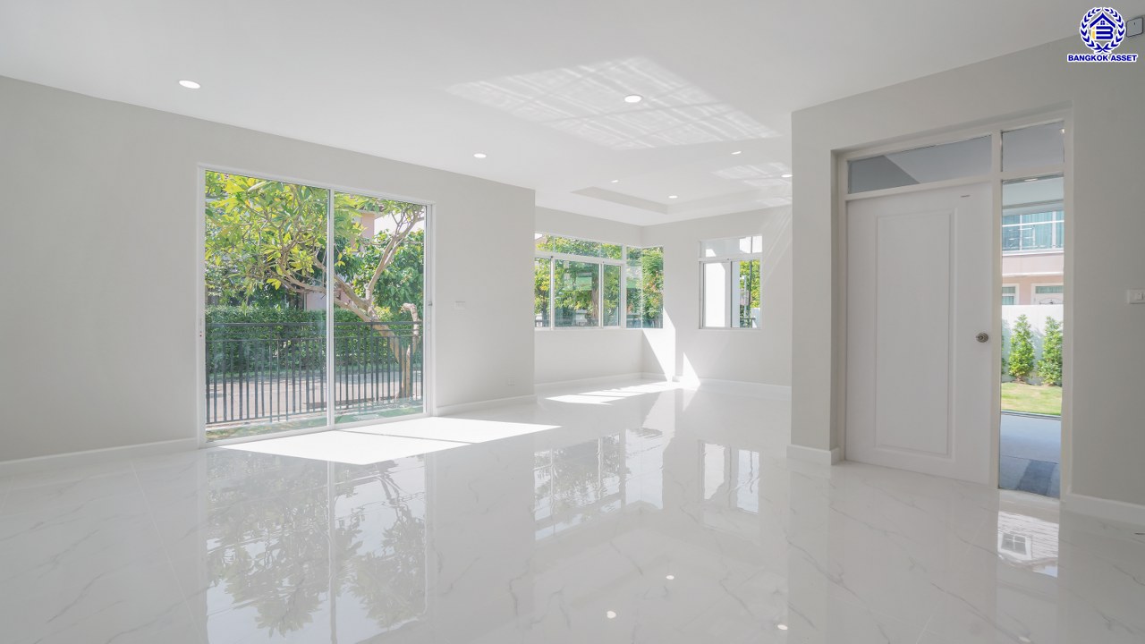 บ้านมือสองตกแต่งใหม่ โครงการ บางกอกบูเลอวาร์ด ราชพฤกษ์-พระราม5 เนื้อที่ 63.4 ตร.ว. พื้นที่ใช้สอย 229.46 ตร.ม. บนสังคมคุณภาพ SC Asset ฟังก์ชันพร้อม 3 ห้องนอน 3 ห้องน้ำ จอดรถได้ 2 คัน บนทำเลติดถนนราชพฤกษ์ ใกล้วงเวียนพระรามห้า รถไฟฟ้าสายสีม่วง "สถานีบางรักใหญ่" และทางด่วนศรีรัช