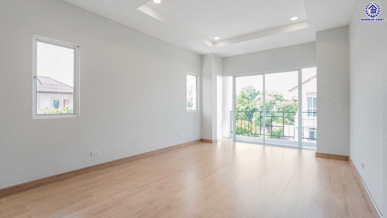 บ้านมือสองตกแต่งใหม่ โครงการ บางกอกบูเลอวาร์ด ราชพฤกษ์-พระราม5 เนื้อที่ 63.4 ตร.ว. พื้นที่ใช้สอย 229.46 ตร.ม. บนสังคมคุณภาพ SC Asset ฟังก์ชันพร้อม 3 ห้องนอน 3 ห้องน้ำ จอดรถได้ 2 คัน บนทำเลติดถนนราชพฤกษ์ ใกล้วงเวียนพระรามห้า รถไฟฟ้าสายสีม่วง "สถานีบางรักใหญ่" และทางด่วนศรีรัช