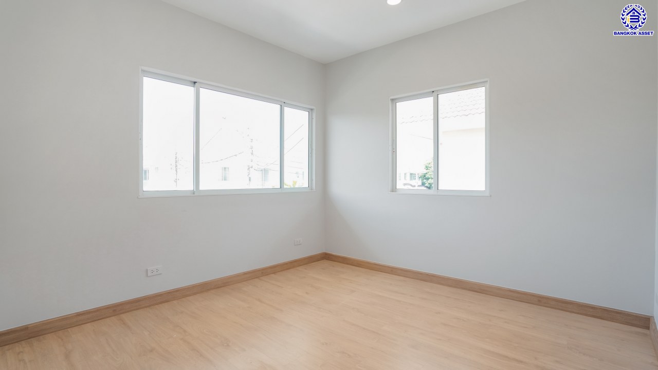 บ้านมือสองตกแต่งใหม่ โครงการ บางกอกบูเลอวาร์ด ราชพฤกษ์-พระราม5 เนื้อที่ 63.4 ตร.ว. พื้นที่ใช้สอย 229.46 ตร.ม. บนสังคมคุณภาพ SC Asset ฟังก์ชันพร้อม 3 ห้องนอน 3 ห้องน้ำ จอดรถได้ 2 คัน บนทำเลติดถนนราชพฤกษ์ ใกล้วงเวียนพระรามห้า รถไฟฟ้าสายสีม่วง "สถานีบางรักใหญ่" และทางด่วนศรีรัช