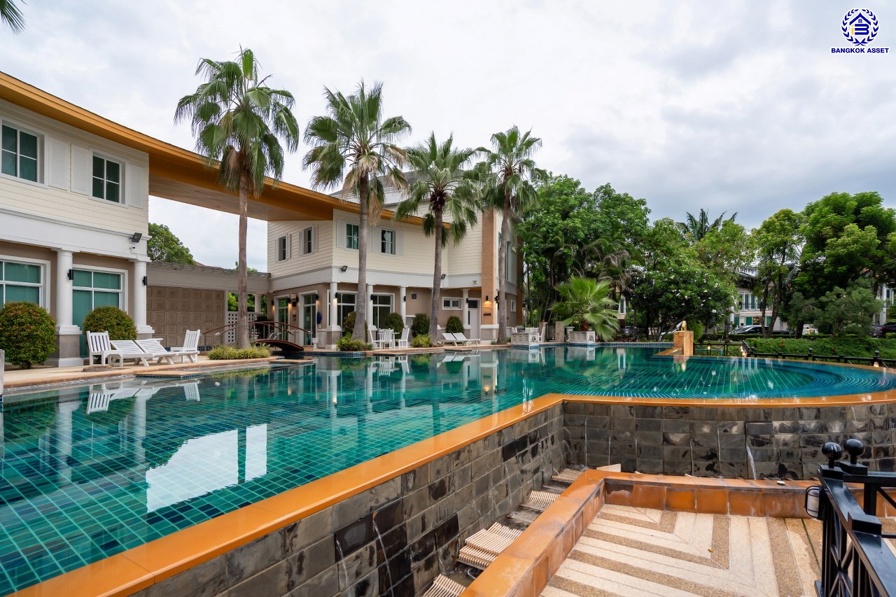 บ้านมือสองตกแต่งใหม่ โครงการ บางกอกบูเลอวาร์ด ราชพฤกษ์-พระราม5 เนื้อที่ 63.4 ตร.ว. พื้นที่ใช้สอย 229.46 ตร.ม. บนสังคมคุณภาพ SC Asset ฟังก์ชันพร้อม 3 ห้องนอน 3 ห้องน้ำ จอดรถได้ 2 คัน บนทำเลติดถนนราชพฤกษ์ ใกล้วงเวียนพระรามห้า รถไฟฟ้าสายสีม่วง "สถานีบางรักใหญ่" และทางด่วนศรีรัช