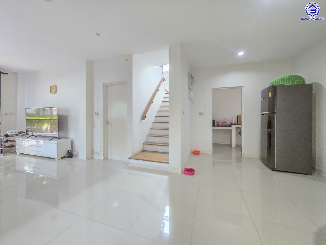 บ้านเดี่ยวมือสอง โครงการ เดอะซิตี้ บางใหญ่ เนื้อที่ 54.20 ตร.ว. พื้นที่ใช้สอย 169 ตร.ม. ฟังก์ชันจัดเต็ม 4 ห้องนอน 3 ห้องน้ำ จอดรถได้ 2 คัน บ้านพร้อมอยู่ บนทำเลเดินทางสะดวก ใกล้เซ็นทรัลเวสต์เกต และรถไฟฟ้าสายสีม่วง "สถานีคลองบางไผ่" และทางด่วน "ศรีรัช"