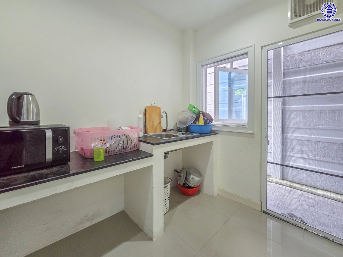 บ้านเดี่ยวมือสอง โครงการ เดอะซิตี้ บางใหญ่ เนื้อที่ 54.20 ตร.ว. พื้นที่ใช้สอย 169 ตร.ม. ฟังก์ชันจัดเต็ม 4 ห้องนอน 3 ห้องน้ำ จอดรถได้ 2 คัน บ้านพร้อมอยู่ บนทำเลเดินทางสะดวก ใกล้เซ็นทรัลเวสต์เกต และรถไฟฟ้าสายสีม่วง "สถานีคลองบางไผ่" และทางด่วน "ศรีรัช"