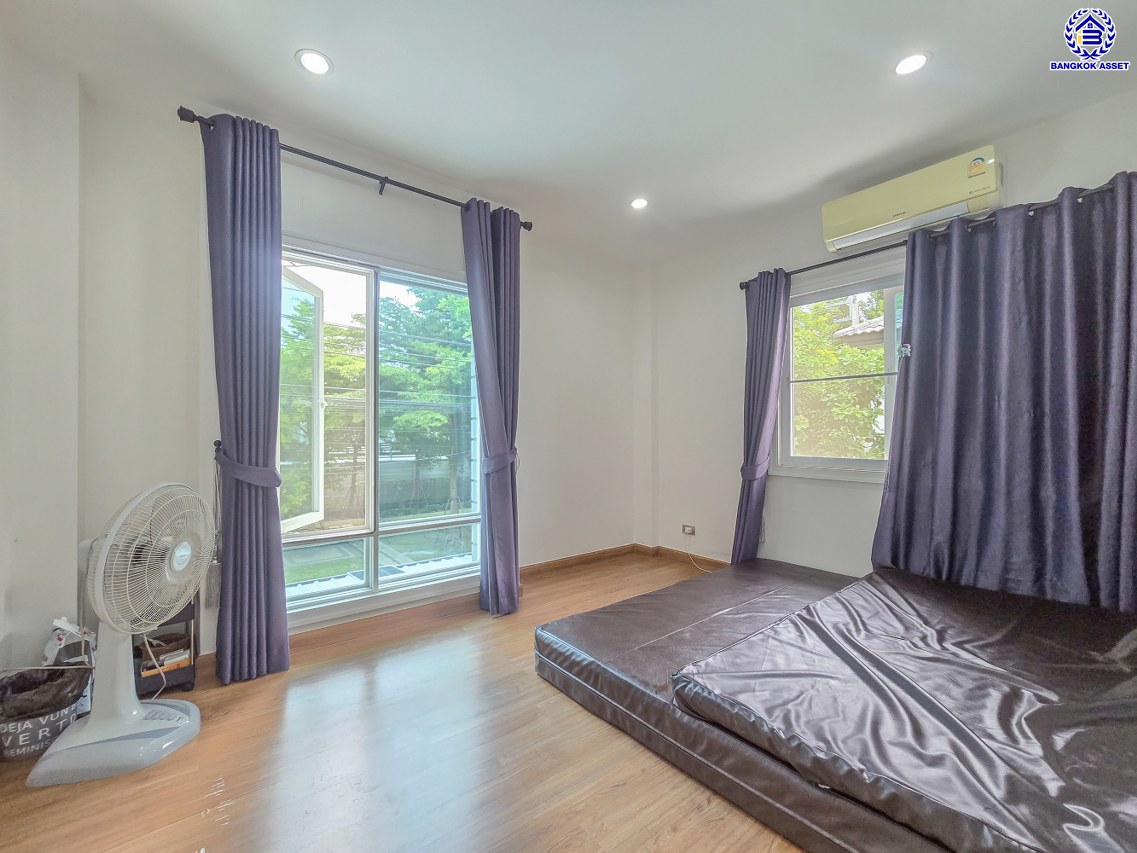 บ้านเดี่ยวมือสอง โครงการ เดอะซิตี้ บางใหญ่ เนื้อที่ 54.20 ตร.ว. พื้นที่ใช้สอย 169 ตร.ม. ฟังก์ชันจัดเต็ม 4 ห้องนอน 3 ห้องน้ำ จอดรถได้ 2 คัน บ้านพร้อมอยู่ บนทำเลเดินทางสะดวก ใกล้เซ็นทรัลเวสต์เกต และรถไฟฟ้าสายสีม่วง "สถานีคลองบางไผ่" และทางด่วน "ศรีรัช"