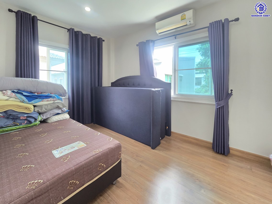 บ้านเดี่ยวมือสอง โครงการ เดอะซิตี้ บางใหญ่ เนื้อที่ 54.20 ตร.ว. พื้นที่ใช้สอย 169 ตร.ม. ฟังก์ชันจัดเต็ม 4 ห้องนอน 3 ห้องน้ำ จอดรถได้ 2 คัน บ้านพร้อมอยู่ บนทำเลเดินทางสะดวก ใกล้เซ็นทรัลเวสต์เกต และรถไฟฟ้าสายสีม่วง "สถานีคลองบางไผ่" และทางด่วน "ศรีรัช"