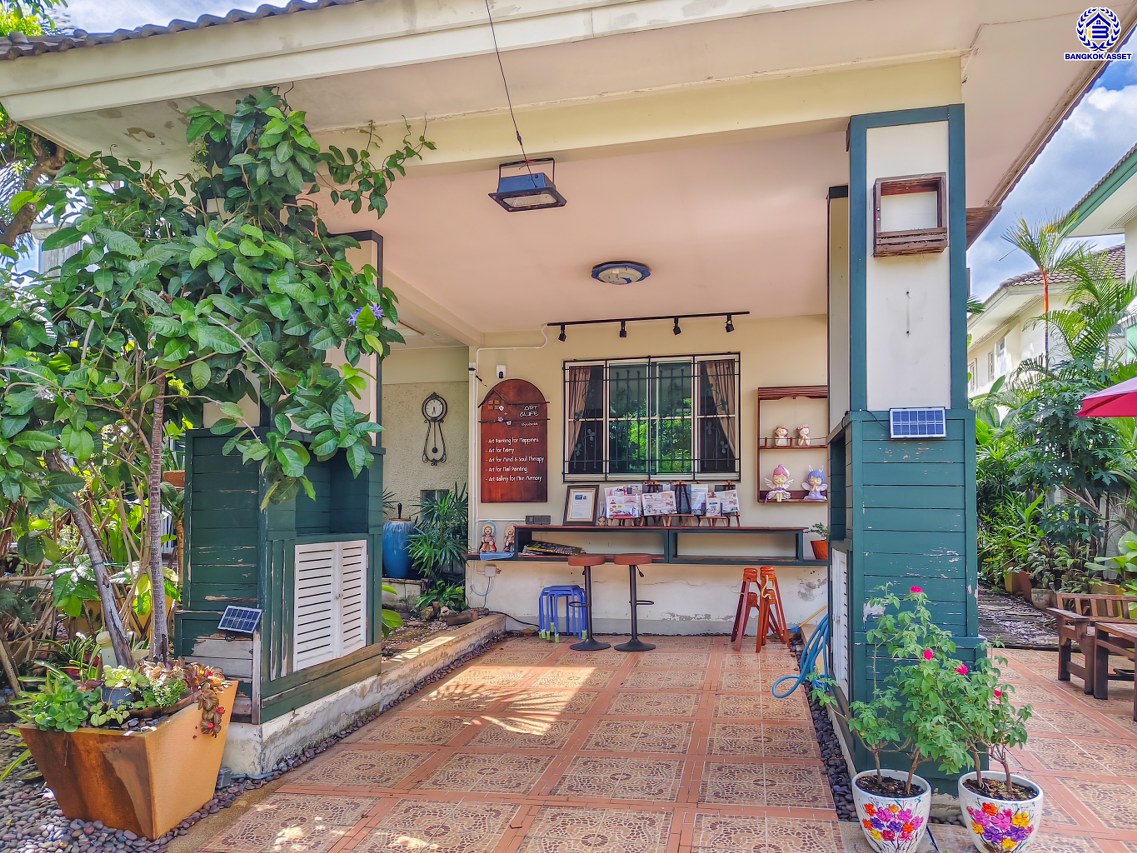 บ้านเดี่ยวมือสองนนทบุรี โครงการ ชัยพฤกษ์ บางบัวทอง หลังมุม เนื้อที่กว้างถึง 70.70 ตร.ว. พื้นที่ใช้สอย 152 ตร.ม. ฟังก์ชัน 3 ห้องนอน 3 ห้องน้ำ 2 ที่จอดรถ แถมฟรี! เครื่องทำน้ำอุ่น พร้อมเข้าอยู่ Facilities โครงการครบครัน ทำเลติดถนนบางกรวย-ไทรน้อย เชื่อมต่อถนนกาญจนาภิเษก ใกล้เซ็นทรัลเวสต์เกต และรถไฟฟ้าสายสีม่วง "สถานีบางพลู"