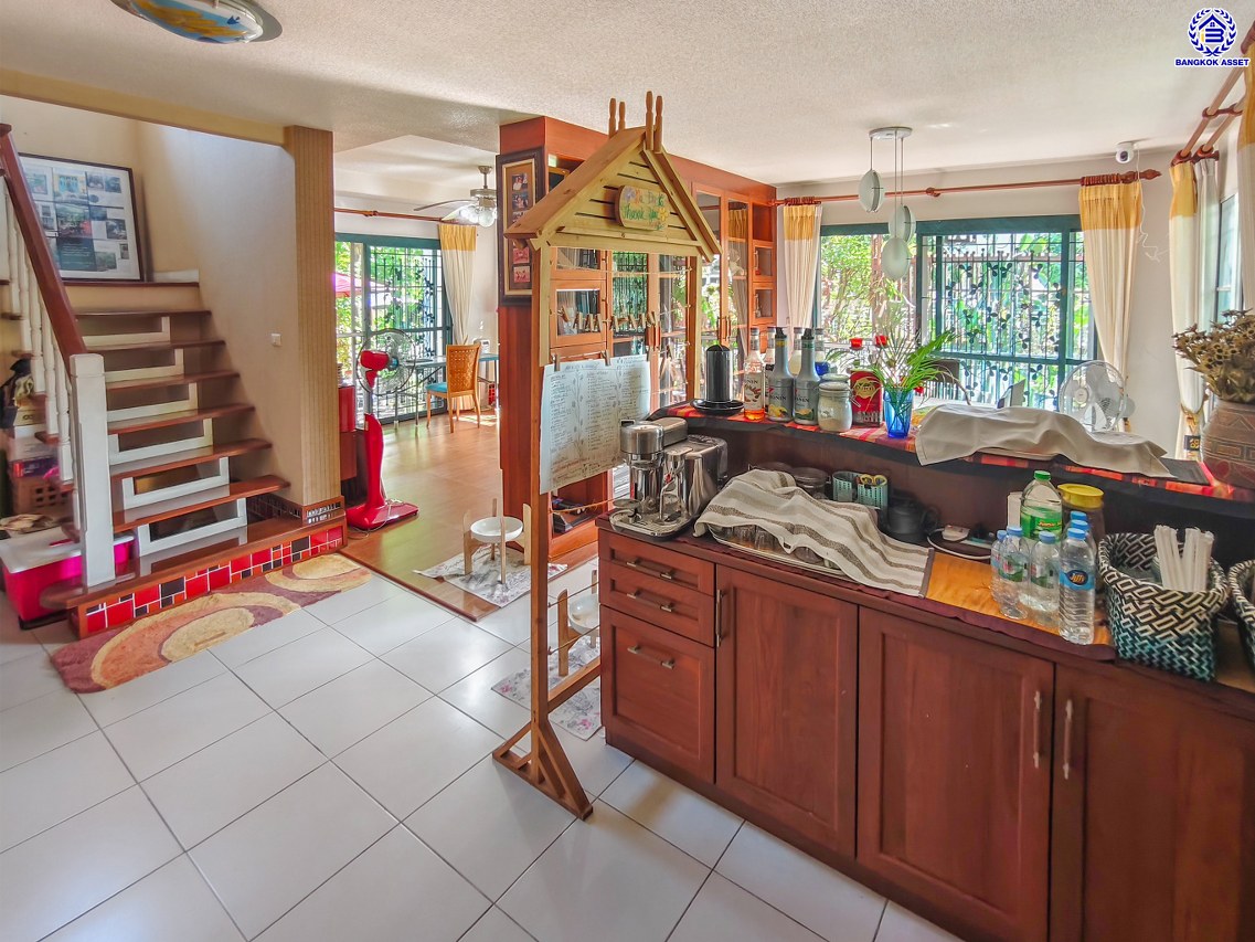 บ้านเดี่ยวมือสองนนทบุรี โครงการ ชัยพฤกษ์ บางบัวทอง หลังมุม เนื้อที่กว้างถึง 70.70 ตร.ว. พื้นที่ใช้สอย 152 ตร.ม. ฟังก์ชัน 3 ห้องนอน 3 ห้องน้ำ 2 ที่จอดรถ แถมฟรี! เครื่องทำน้ำอุ่น พร้อมเข้าอยู่ Facilities โครงการครบครัน ทำเลติดถนนบางกรวย-ไทรน้อย เชื่อมต่อถนนกาญจนาภิเษก ใกล้เซ็นทรัลเวสต์เกต และรถไฟฟ้าสายสีม่วง "สถานีบางพลู"