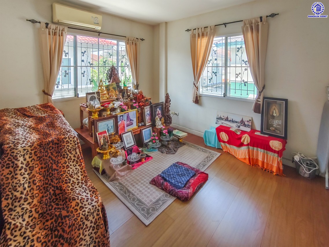 บ้านเดี่ยวมือสองนนทบุรี โครงการ ชัยพฤกษ์ บางบัวทอง หลังมุม เนื้อที่กว้างถึง 70.70 ตร.ว. พื้นที่ใช้สอย 152 ตร.ม. ฟังก์ชัน 3 ห้องนอน 3 ห้องน้ำ 2 ที่จอดรถ แถมฟรี! เครื่องทำน้ำอุ่น พร้อมเข้าอยู่ Facilities โครงการครบครัน ทำเลติดถนนบางกรวย-ไทรน้อย เชื่อมต่อถนนกาญจนาภิเษก ใกล้เซ็นทรัลเวสต์เกต และรถไฟฟ้าสายสีม่วง "สถานีบางพลู"