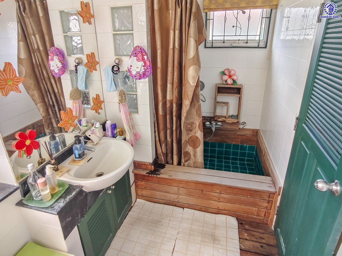 บ้านเดี่ยวมือสองนนทบุรี โครงการ ชัยพฤกษ์ บางบัวทอง หลังมุม เนื้อที่กว้างถึง 70.70 ตร.ว. พื้นที่ใช้สอย 152 ตร.ม. ฟังก์ชัน 3 ห้องนอน 3 ห้องน้ำ 2 ที่จอดรถ แถมฟรี! เครื่องทำน้ำอุ่น พร้อมเข้าอยู่ Facilities โครงการครบครัน ทำเลติดถนนบางกรวย-ไทรน้อย เชื่อมต่อถนนกาญจนาภิเษก ใกล้เซ็นทรัลเวสต์เกต และรถไฟฟ้าสายสีม่วง "สถานีบางพลู"