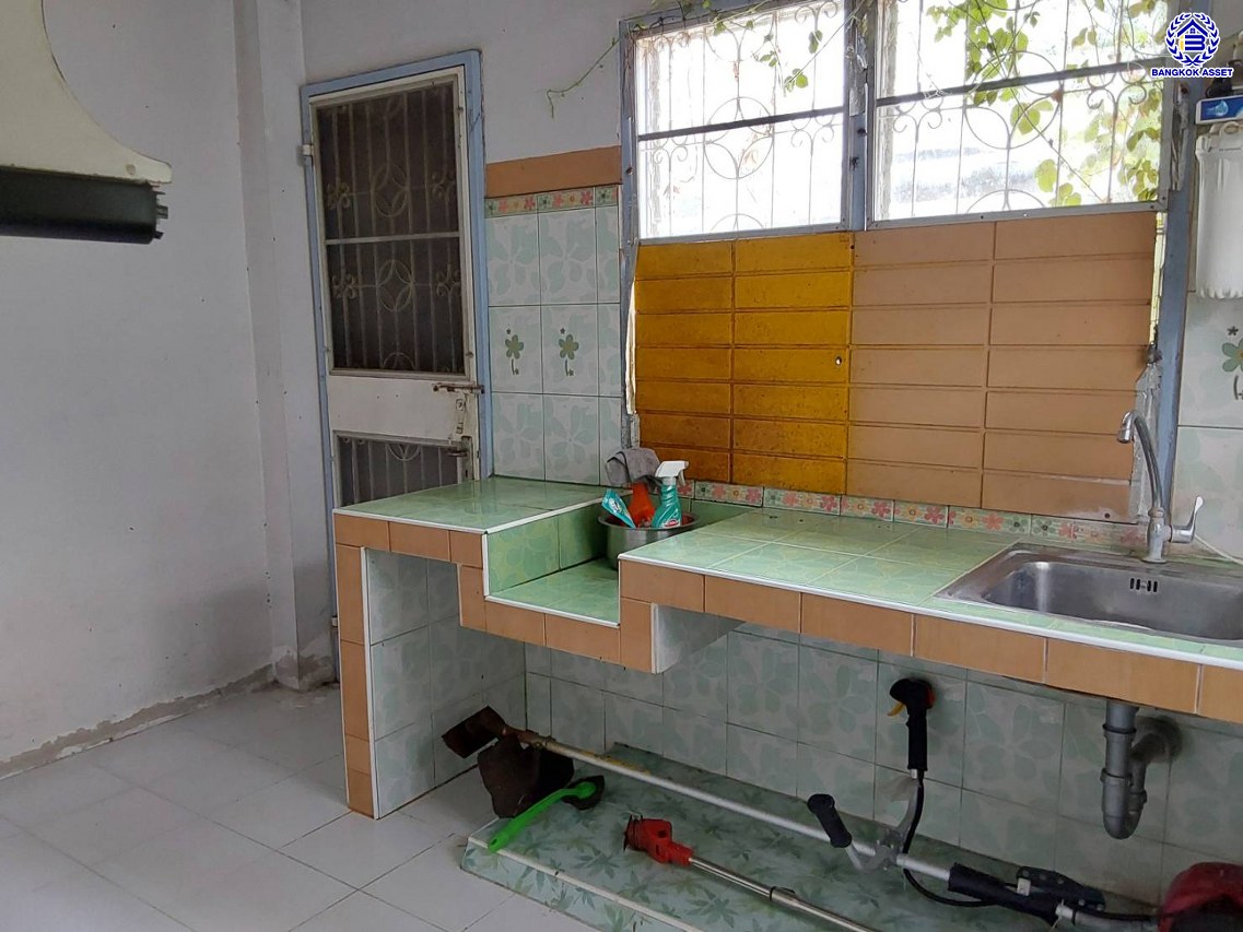 *****บ้านเดี่ยวมือสองนนทบุรี โครงการ รติรมย์1 กาญจนาภิเษก เนื้อที่ 51 ตร.ว. พื้นที่ใช้สอย 150 ตร.ม. ฟังก์ชัน 3 ห้องนอน 2 ห้องน้ำ จอดรถได้ 1 คัน แถมฟรี! เครื่องปรับอากาศ พร้อมเข้าอยู่ ส่วนกลางครบครัน บนทำเลศักยภาพ เชื่อมต่อหลายเส้นทาง ใกล้ทางด่วน "ศรีรัช" และเซ็นทรัล เวสต์วิลล์