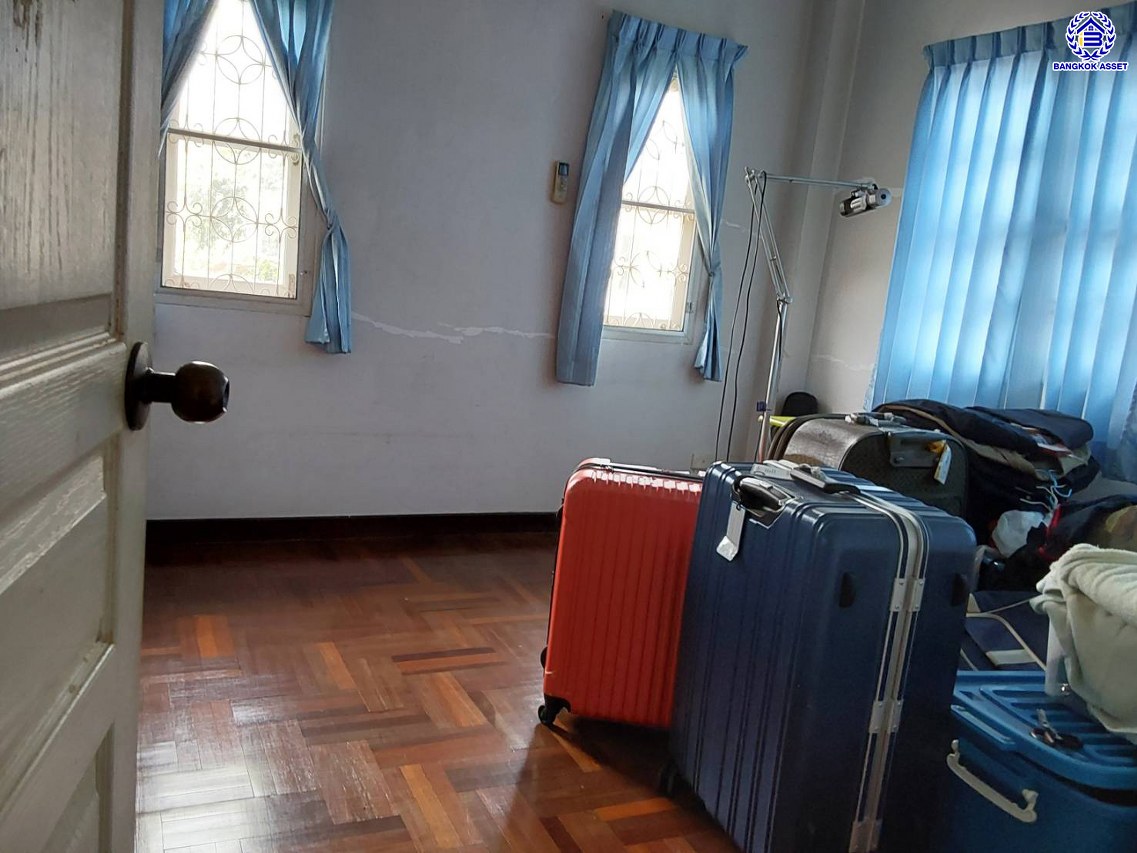 *****บ้านเดี่ยวมือสองนนทบุรี โครงการ รติรมย์1 กาญจนาภิเษก เนื้อที่ 51 ตร.ว. พื้นที่ใช้สอย 150 ตร.ม. ฟังก์ชัน 3 ห้องนอน 2 ห้องน้ำ จอดรถได้ 1 คัน แถมฟรี! เครื่องปรับอากาศ พร้อมเข้าอยู่ ส่วนกลางครบครัน บนทำเลศักยภาพ เชื่อมต่อหลายเส้นทาง ใกล้ทางด่วน "ศรีรัช" และเซ็นทรัล เวสต์วิลล์