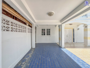 บ้านแฝดมือสองนนทบุรี โครงการ เพชรลดา ท่าอิฐ เนื้อที่ 43 ตร.ว. พื้นที่ใช้สอย 150 ตร.ม. ฟังก์ชัน 3 ห้องนอน 3 ห้องน้ำ 1 ที่จอดรถ พร้อมแถมฟรี! เครื่องปรับกาศ บนทำเลเข้าออกได้หลากหลายเส้นทาง เชื่อมต่อถนนราชพฤกษ์ ใกล้รถไฟฟ้าสายสีม่วง "สถานีบางรักน้อยท่าอิฐ" และจุดขึ้นทางด่วน "งามวงศ์วาน" จองเลย!