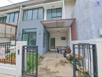 ทาวน์เฮ้าส์มือสองนนทบุรี โครงการ เดอะวิลล่า บางบัวทอง เนื้อที่ 18 ตร.ว. พื้นที่ใช้สอย 72 ตร.ม. ฟังก์ชัน 3 ห้องนอน 2 ห้องน้ำ 1 ที่จอดรถ ทำเลดีติดถนนกาญจนาภิเษก ใกล้รถไฟฟ้าสายสีม่วง "สถานีคลองบางไผ่" และใกล้จุดขึ้นทางด่วน "M81 บางใหญ่" จองเลย!