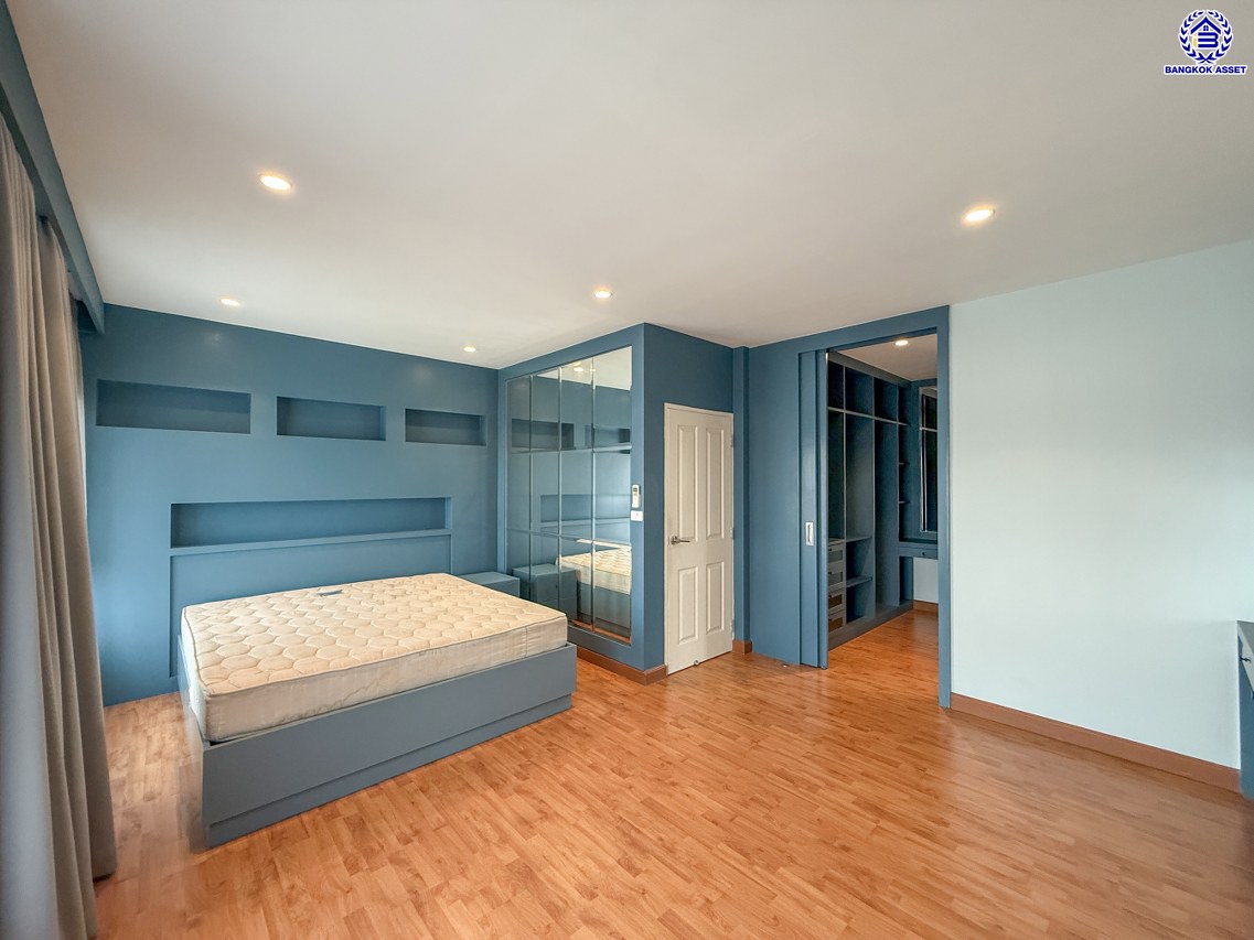 บ้านเดี่ยวมือสองนนทบุรี โครงการ คาซ่าพรีเมี่ยม ราชพฤกษ์-พระราม5 หลังมุม 3 ชั้น แบรนด์ Q.House เนื้อที่ 71.30 ตร.ว. พื้นที่ใช้สอย 350 ตร.ม. ฟังก์ชัน 4 ห้องนอน 5 ห้องน้ำ จอดรถได้ 2 คัน บ้านสวยสภาพดี บนทำเลติดถนน เชื่อมต่อทุกเส้นทาง ใกล้ตลาดเจ้าพระยา, เดอะวอล์ค, ร.ร.เตรียมอุดมศึกษาฯ เซ็นทรัลเวสต์เกต และรถไฟฟ้า "สถานีบางพลู"