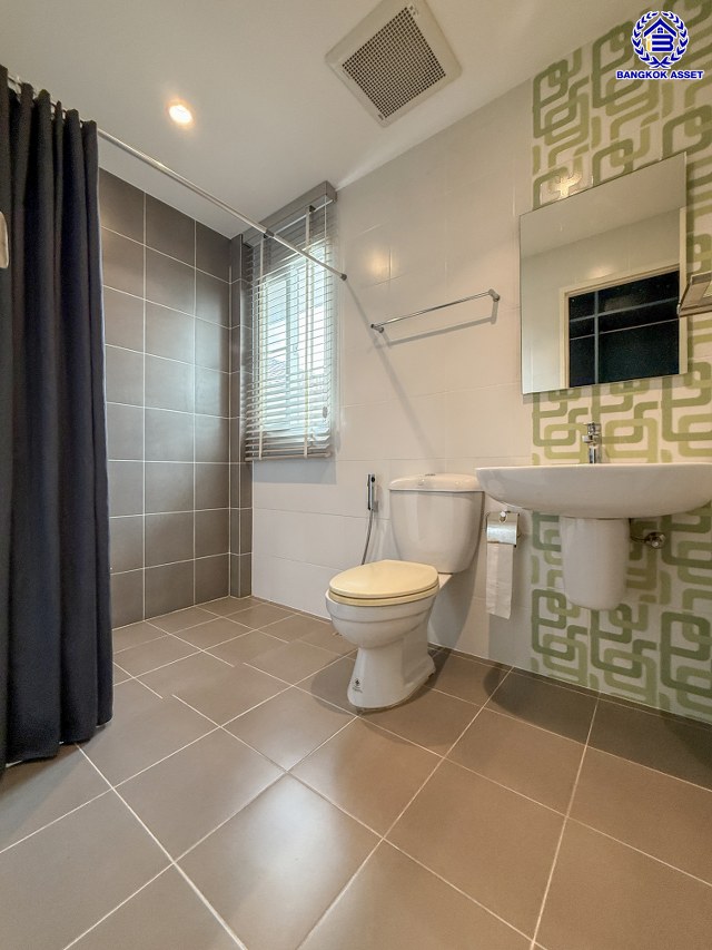 บ้านเดี่ยวมือสองนนทบุรี โครงการ คาซ่าพรีเมี่ยม ราชพฤกษ์-พระราม5 หลังมุม 3 ชั้น แบรนด์ Q.House เนื้อที่ 71.30 ตร.ว. พื้นที่ใช้สอย 350 ตร.ม. ฟังก์ชัน 4 ห้องนอน 5 ห้องน้ำ จอดรถได้ 2 คัน บ้านสวยสภาพดี บนทำเลติดถนน เชื่อมต่อทุกเส้นทาง ใกล้ตลาดเจ้าพระยา, เดอะวอล์ค, ร.ร.เตรียมอุดมศึกษาฯ เซ็นทรัลเวสต์เกต และรถไฟฟ้า "สถานีบางพลู"