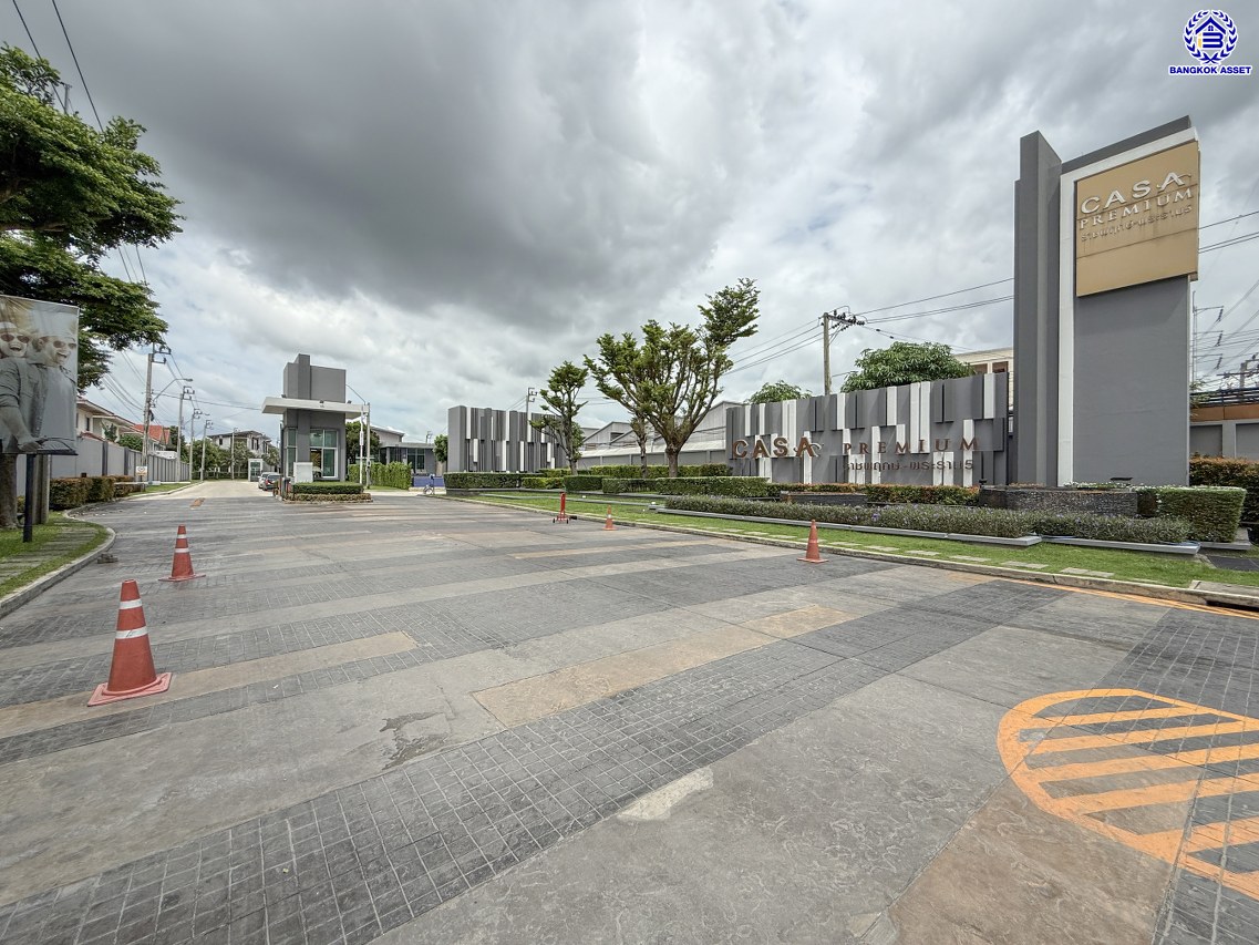 บ้านเดี่ยวมือสองนนทบุรี โครงการ คาซ่าพรีเมี่ยม ราชพฤกษ์-พระราม5 หลังมุม 3 ชั้น แบรนด์ Q.House เนื้อที่ 71.30 ตร.ว. พื้นที่ใช้สอย 350 ตร.ม. ฟังก์ชัน 4 ห้องนอน 5 ห้องน้ำ จอดรถได้ 2 คัน บ้านสวยสภาพดี บนทำเลติดถนน เชื่อมต่อทุกเส้นทาง ใกล้ตลาดเจ้าพระยา, เดอะวอล์ค, ร.ร.เตรียมอุดมศึกษาฯ เซ็นทรัลเวสต์เกต และรถไฟฟ้า "สถานีบางพลู"