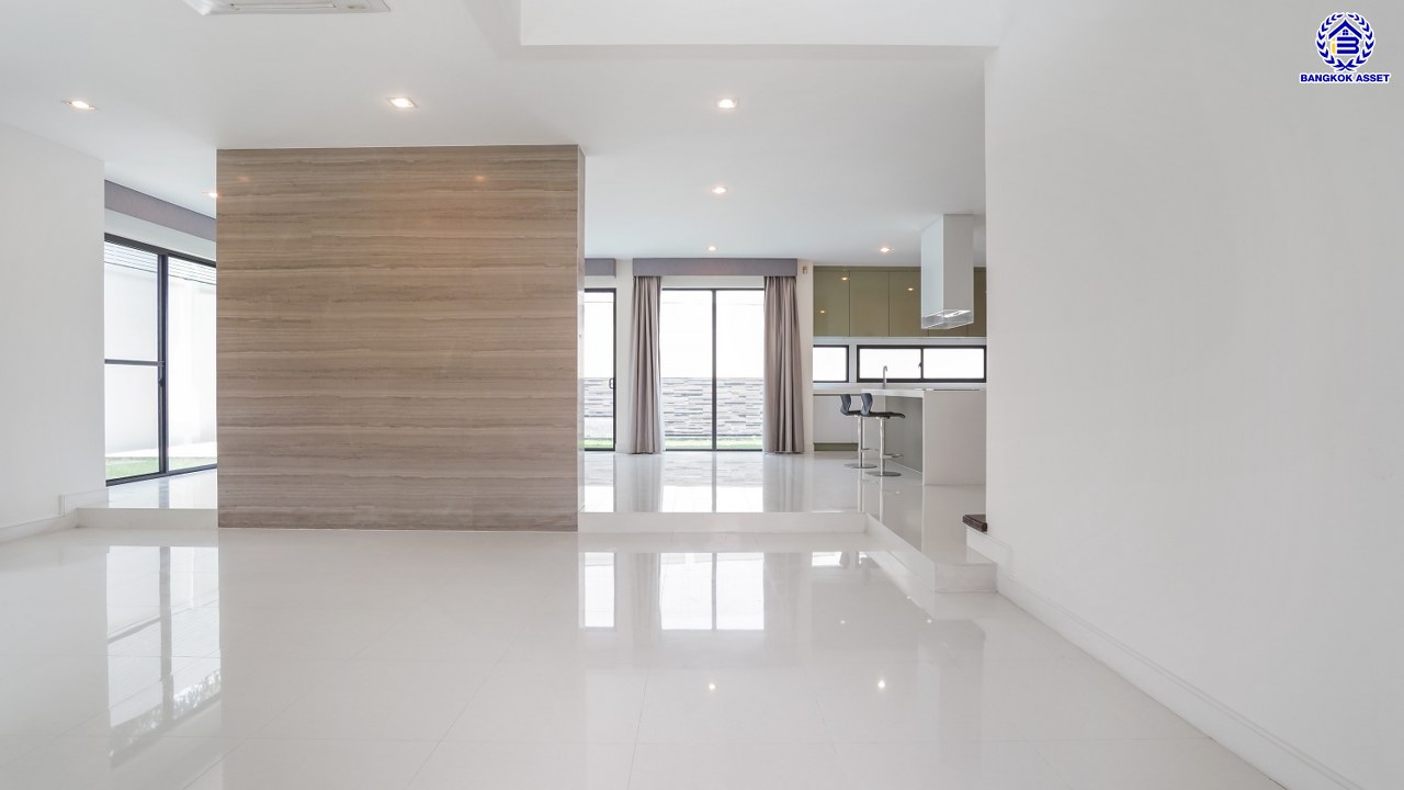 บ้านเดี่ยวมือสองนนทบุรี โครงการ ลดาวัลย์ รัตนาธิเบศร์ หลังมุม จากแบรนด์ Land and Houses สภาพดี แถมฟรี! เครื่องปรับอากาศ และเฟอร์นิเจอร์บิ้วอินให้พร้อมเข้าอยู่ บนเนื้อที่ 200.30 ตร.ว. พื้นที่ใช้สอยกว้างถึง 398 ตร.ม. ฟังก์ชัน 4 ห้องนอน 4 ห้องน้ำ จอดรถได้ 4 คัน บนที่สุดแห่งทำเลโซนเมือง เชื่อมต่อถนนรัตนาธิเบศร์ ใกล้เซ็นทรัลรัตนาธิเบศร์ จุดขึ้นทางด่วน "งามวงศ์วาน" และรถไฟฟ้าสายสีม่วง "สถานีบางรักน้อยท่าอิฐ"