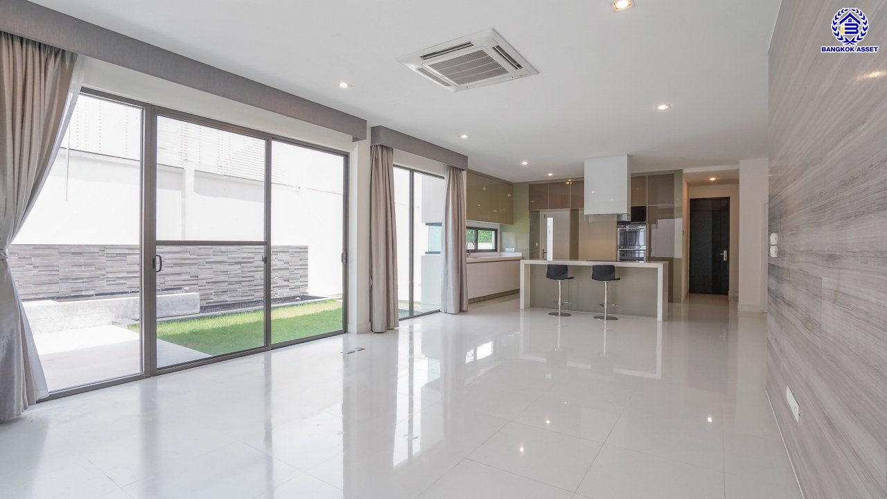 บ้านเดี่ยวมือสองนนทบุรี โครงการ ลดาวัลย์ รัตนาธิเบศร์ หลังมุม จากแบรนด์ Land and Houses สภาพดี แถมฟรี! เครื่องปรับอากาศ และเฟอร์นิเจอร์บิ้วอินให้พร้อมเข้าอยู่ บนเนื้อที่ 200.30 ตร.ว. พื้นที่ใช้สอยกว้างถึง 398 ตร.ม. ฟังก์ชัน 4 ห้องนอน 4 ห้องน้ำ จอดรถได้ 4 คัน บนที่สุดแห่งทำเลโซนเมือง เชื่อมต่อถนนรัตนาธิเบศร์ ใกล้เซ็นทรัลรัตนาธิเบศร์ จุดขึ้นทางด่วน "งามวงศ์วาน" และรถไฟฟ้าสายสีม่วง "สถานีบางรักน้อยท่าอิฐ"