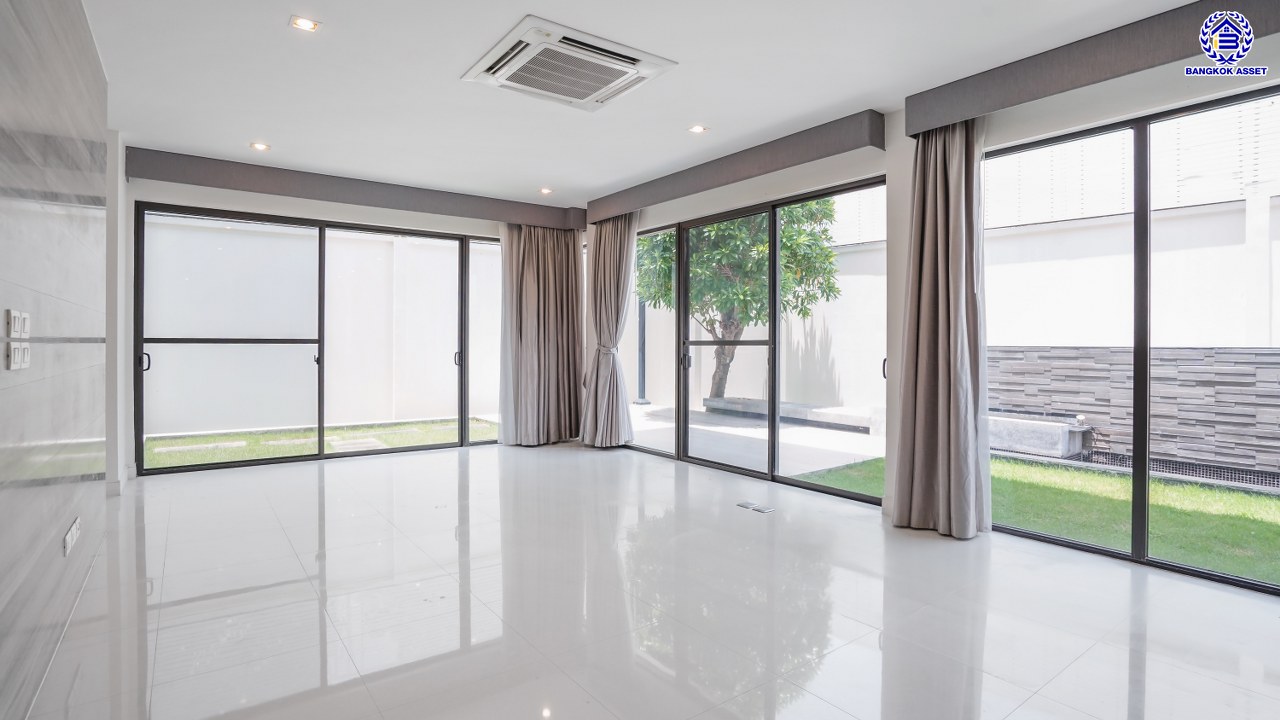 บ้านเดี่ยวมือสองนนทบุรี โครงการ ลดาวัลย์ รัตนาธิเบศร์ หลังมุม จากแบรนด์ Land and Houses สภาพดี แถมฟรี! เครื่องปรับอากาศ และเฟอร์นิเจอร์บิ้วอินให้พร้อมเข้าอยู่ บนเนื้อที่ 200.30 ตร.ว. พื้นที่ใช้สอยกว้างถึง 398 ตร.ม. ฟังก์ชัน 4 ห้องนอน 4 ห้องน้ำ จอดรถได้ 4 คัน บนที่สุดแห่งทำเลโซนเมือง เชื่อมต่อถนนรัตนาธิเบศร์ ใกล้เซ็นทรัลรัตนาธิเบศร์ จุดขึ้นทางด่วน "งามวงศ์วาน" และรถไฟฟ้าสายสีม่วง "สถานีบางรักน้อยท่าอิฐ"