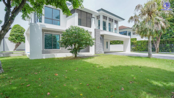 บ้านเดี่ยวมือสองนนทบุรี โครงการ ลดาวัลย์ รัตนาธิเบศร์ หลังมุม จากแบรนด์ Land and Houses สภาพดี แถมฟรี! เครื่องปรับอากาศ และเฟอร์นิเจอร์บิ้วอินให้พร้อมเข้าอยู่ บนเนื้อที่ 200.30 ตร.ว. พื้นที่ใช้สอยกว้างถึง 398 ตร.ม. ฟังก์ชัน 4 ห้องนอน 4 ห้องน้ำ จอดรถได้ 4 คัน บนที่สุดแห่งทำเลโซนเมือง เชื่อมต่อถนนรัตนาธิเบศร์ ใกล้เซ็นทรัลรัตนาธิเบศร์ จุดขึ้นทางด่วน "งามวงศ์วาน" และรถไฟฟ้าสายสีม่วง "สถานีบางรักน้อยท่าอิฐ"