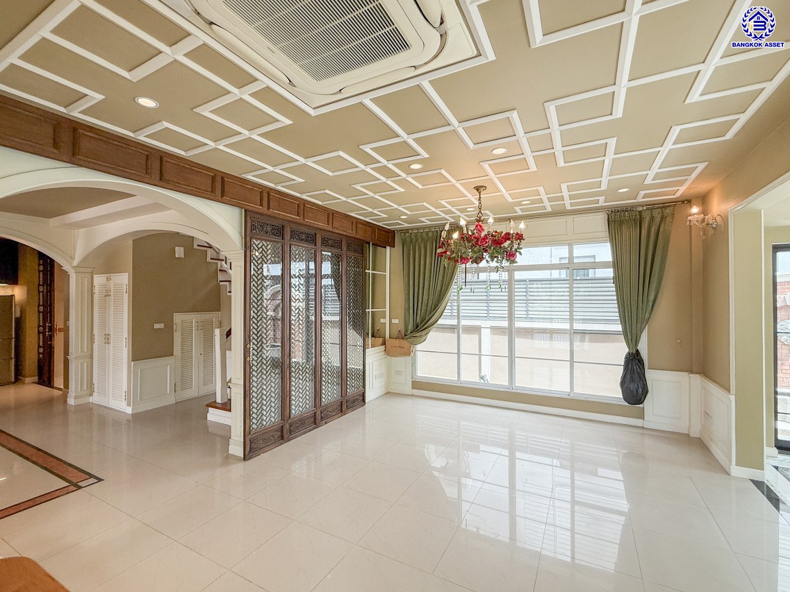 บ้านเดี่ยวมือสองนนทบุรี โครงการ มัณฑนา ราชพฤกษ์ หลังมุม เนื้อที่ 93.70 ตร.ว. พื้นที่ใช้สอย 270 ตร.ม. ฟังก์ชัน 3 ห้องนอน 3 ห้องน้ำ 2 ที่จอดรถ บนทำเลเดินทางสะดวก เชื่อมต่อ ถนนกาญจนาภิเษก, ถนนรัตนาธิเบศร์ ใกล้รถไฟฟ้าสายสีม่วง "สถานีตลาดบางใหญ่" และจุดขึ้นทางด่วน "ศรีรัช"