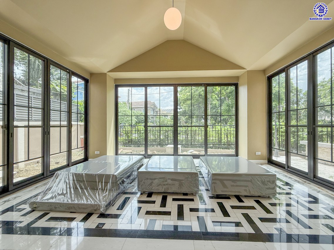 บ้านเดี่ยวมือสองนนทบุรี โครงการ มัณฑนา ราชพฤกษ์ หลังมุม เนื้อที่ 93.70 ตร.ว. พื้นที่ใช้สอย 270 ตร.ม. ฟังก์ชัน 3 ห้องนอน 3 ห้องน้ำ 2 ที่จอดรถ บนทำเลเดินทางสะดวก เชื่อมต่อ ถนนกาญจนาภิเษก, ถนนรัตนาธิเบศร์ ใกล้รถไฟฟ้าสายสีม่วง "สถานีตลาดบางใหญ่" และจุดขึ้นทางด่วน "ศรีรัช"