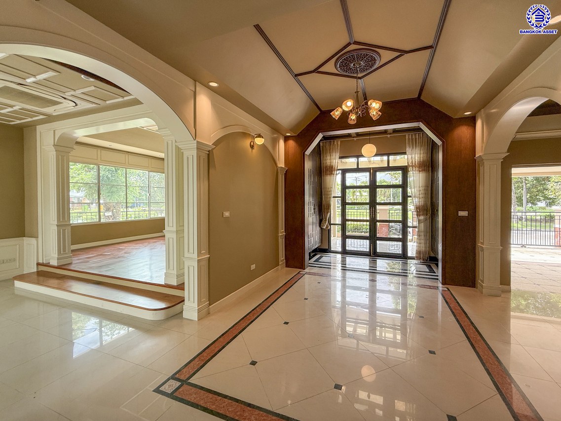 บ้านเดี่ยวมือสองนนทบุรี โครงการ มัณฑนา ราชพฤกษ์ หลังมุม เนื้อที่ 93.70 ตร.ว. พื้นที่ใช้สอย 270 ตร.ม. ฟังก์ชัน 3 ห้องนอน 3 ห้องน้ำ 2 ที่จอดรถ บนทำเลเดินทางสะดวก เชื่อมต่อ ถนนกาญจนาภิเษก, ถนนรัตนาธิเบศร์ ใกล้รถไฟฟ้าสายสีม่วง "สถานีตลาดบางใหญ่" และจุดขึ้นทางด่วน "ศรีรัช"